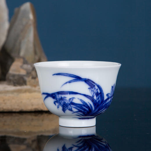 青花蝶若幽兰杯 商品图1