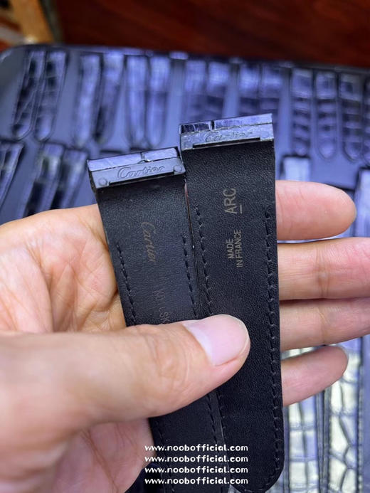 『定制版2892机芯』卡地亚Santos de Cartier腕表可以说是世界上第一枚真正意义上的腕表，迄今已有百年历史，1904年卡地亚推出了一枚可以佩戴在腕间的手表，并以挚友山度士的名字命名❗️ 商品图12