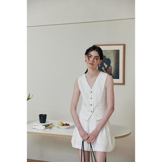 【周四精选福利】HeyDress亚麻套装法式高级感西装外套V领马甲高腰显瘦短裤 商品图1