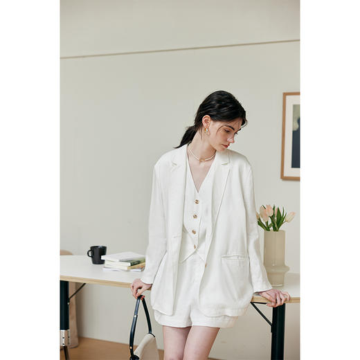 【周四精选福利】HeyDress亚麻套装法式高级感西装外套V领马甲高腰显瘦短裤 商品图0