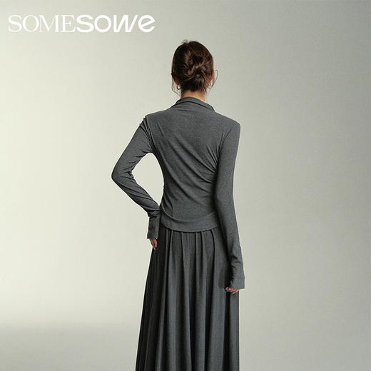 预售 | SOMESOWE 假两件弧形堆褶上衣-S2407050[福利品] 商品图1