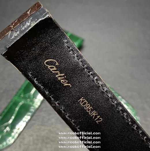 『定制版2892机芯』卡地亚Santos de Cartier腕表可以说是世界上第一枚真正意义上的腕表，迄今已有百年历史，1904年卡地亚推出了一枚可以佩戴在腕间的手表，并以挚友山度士的名字命名❗️ 商品图13