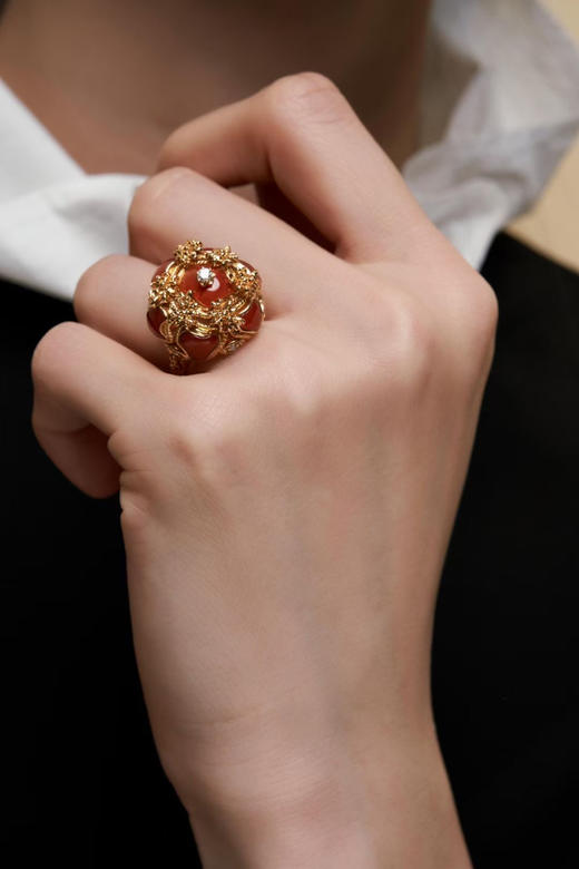 Centauri Lucy 艾克红玉髓雕花戒指 商品图1