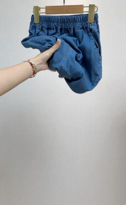 春夏必备❗一条会呼吸的裤子❗【启月兔儿童天丝牛仔裤】含59.9%莱赛尔天丝⚠️仿若真丝 ✅丝滑垂顺，软糯亲肤，凉爽吸汗 ✅宽松版型，轻松活动无束缚感 ✅经典环保水洗牛仔蓝，时尚好看✅带检报告的安全面料 商品图9