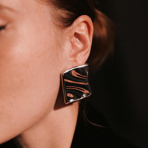 Mordern Art 现代艺术时期 | 银色波光耳环 商品图1