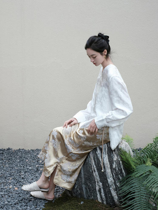 微瑕秒杀|  盛唐牡丹 |香槟金玉兰花纹真丝半裙[特价品](特殊商品不退不换) 商品图4