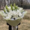 8支白色重瓣百合花束 商品缩略图0