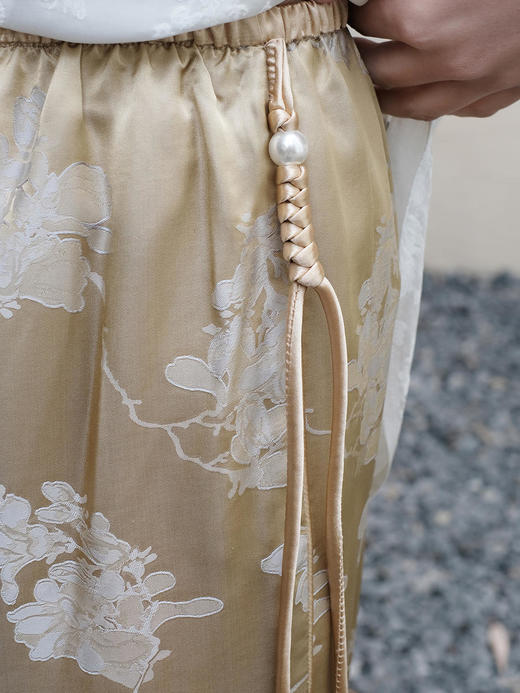 微瑕秒杀|  盛唐牡丹 |香槟金玉兰花纹真丝半裙[特价品](特殊商品不退不换) 商品图1