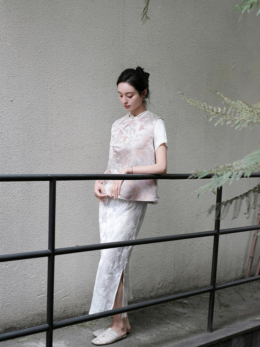 盛唐牡丹 |春燕纹宋锦偏襟马甲 商品图5