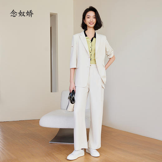 【商场同款】CNT4386 “ 洒脱工装裤 ”  长直筒裤型加工装明贴口袋带来都市的松弛时髦感 醋酸以天然木浆为原料 天然环保 手感接近 真丝，细致柔滑，贴肤舒适 商品图1