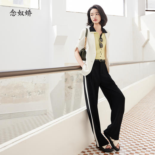 【商场同款】CNT4356 “ 摩登率性直筒裤 ”  长直筒裤型 悬垂抗皱的材质舒适好穿  更带来都市的松弛时髦感 侧面米白拼接，色调鲜明 行走间灵动帅气 商品图2