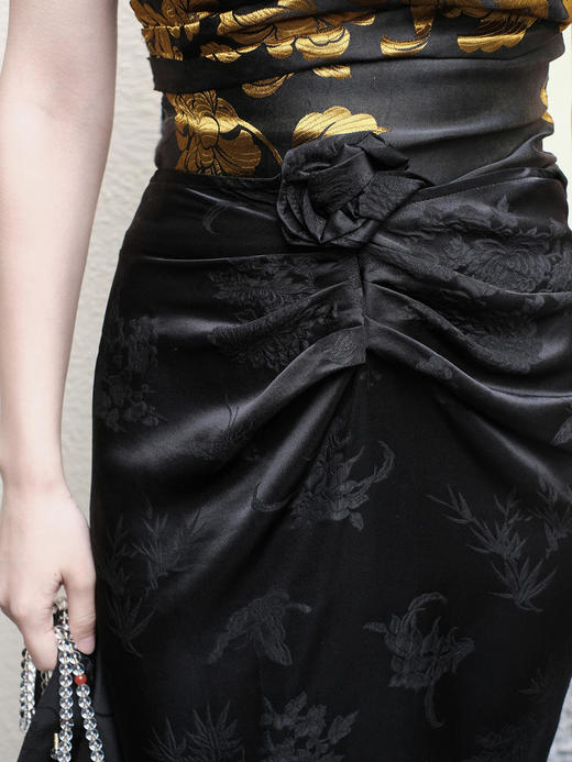 盛唐牡丹 |黑色梅兰竹菊褶皱半裙 商品图1