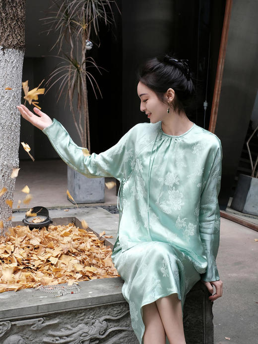 盛唐牡丹 |艾绿冠乐绉蝶恋花上衣 商品图10