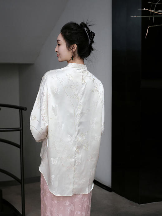 盛唐牡丹 |文竹戏蝶真丝提花上衣 商品图7
