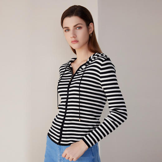 【黑白条纹连帽针织外套】24年春夏新品女士棉桑蚕丝修身显瘦运动外套 商品图0