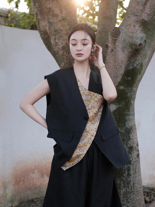 微瑕秒杀|盛唐牡丹 |龟纹香云纱拼宋锦马甲[特价品](特殊商品不退不换) 商品图2