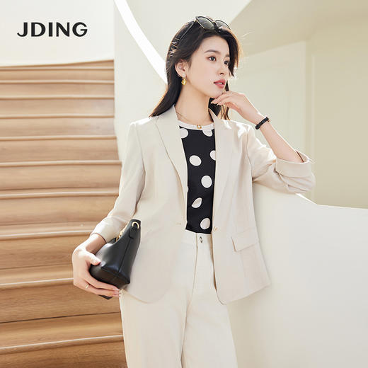 【商场同款】CJAJ319 “波点印象T恤” 高支棉材质圆领T恤上衣 细腻精密 光泽有质感 上身透气凉爽 结合经典黑白波点灵动好穿 商品图6