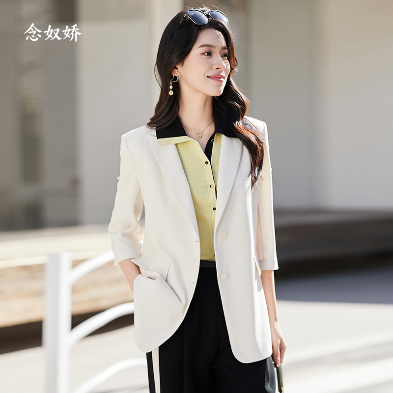 【商场同款】CNX4379 “ 净雅奶酪白西装 ” 柔和奶酪白清新雅致 松H版型，轻盈自在 粘纤混纺成分，手感柔软舒适，上身有型，易打理