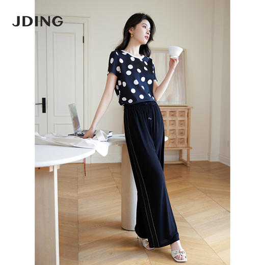 【商场同款】CJAJ319 “波点印象T恤” 高支棉材质圆领T恤上衣 细腻精密 光泽有质感 上身透气凉爽 结合经典黑白波点灵动好穿 商品图4