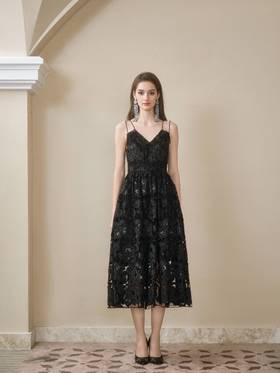 黑色进口花朵蕾丝露背水晶链条修身连衣裙