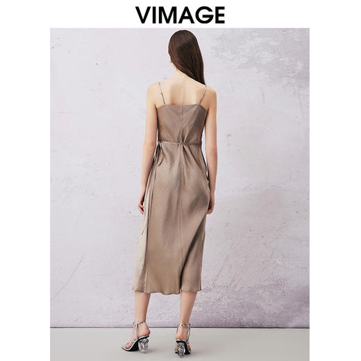 VIMAGE纬漫纪夏季新款气质慵懒荡领系带围裹开叉醋纤吊带连衣裙V2107720 商品图4