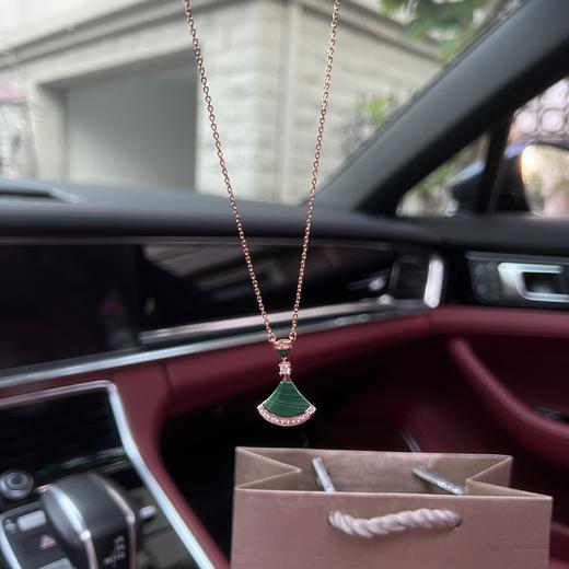 D112宝G丽带钻小裙子扇子项链 商品图3