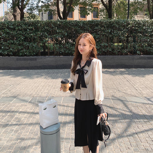 金蘑菇菇【金秘书为何那样】通勤天花板 知性气质ol竖条纹衬衫 商品图0