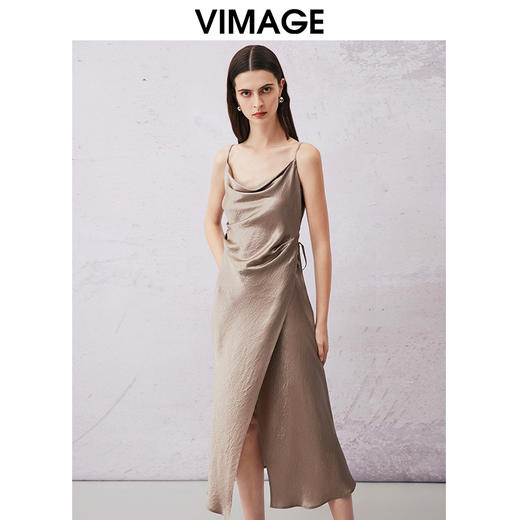 VIMAGE纬漫纪夏季新款气质慵懒荡领系带围裹开叉醋纤吊带连衣裙V2107720 商品图2