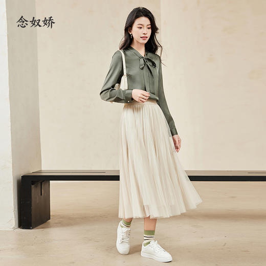 【商场同款】CNS4281 “ 轻盈无忧压褶裙 ” 柔和奶白色清新雅致 底布趣味图案罩加闪耀烫银工艺网纱 有水波与海星般的效果 网纱半裙 商品图3