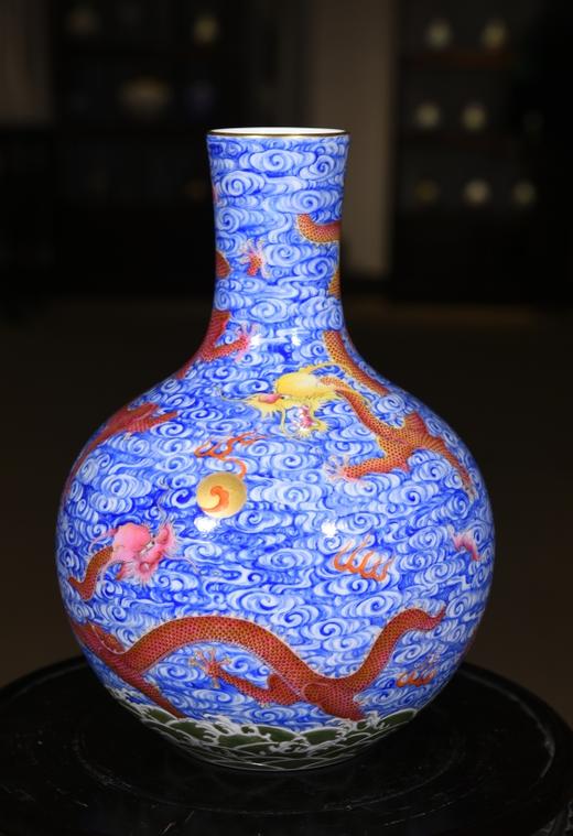 蓝地釉里红龙纹天球瓶 商品图0