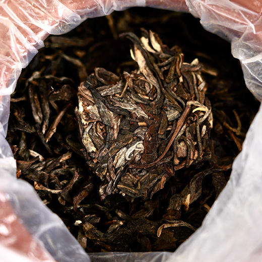 【古法白茶园】2019年头春头采古茶易武弯弓普洱茶生茶300克紫砂罐装拍5发6拍20发25 商品图4