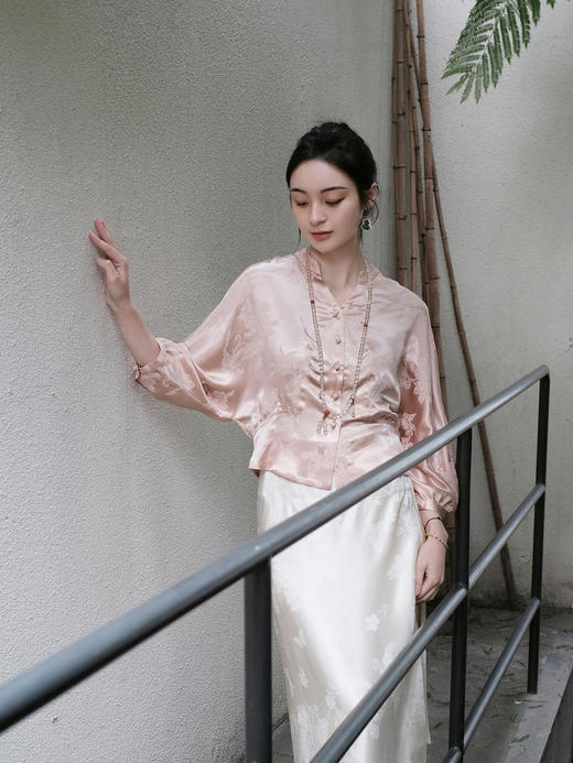 微瑕秒杀|  盛唐牡丹 |玉色冠乐绉蝶恋花上衣[特价品](特殊商品不退不换) 商品图10