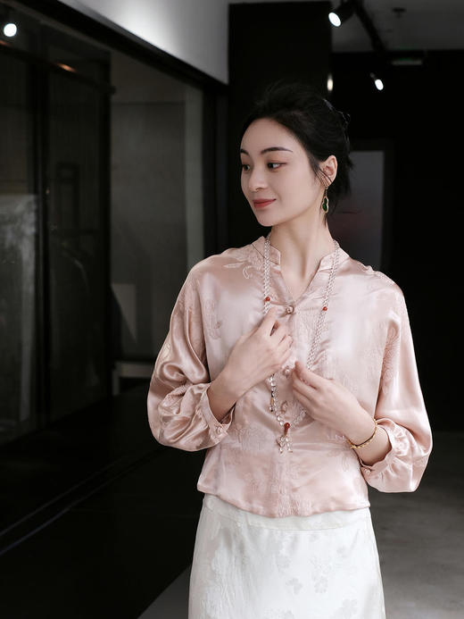 微瑕秒杀|  盛唐牡丹 |玉色冠乐绉蝶恋花上衣[特价品](特殊商品不退不换) 商品图3