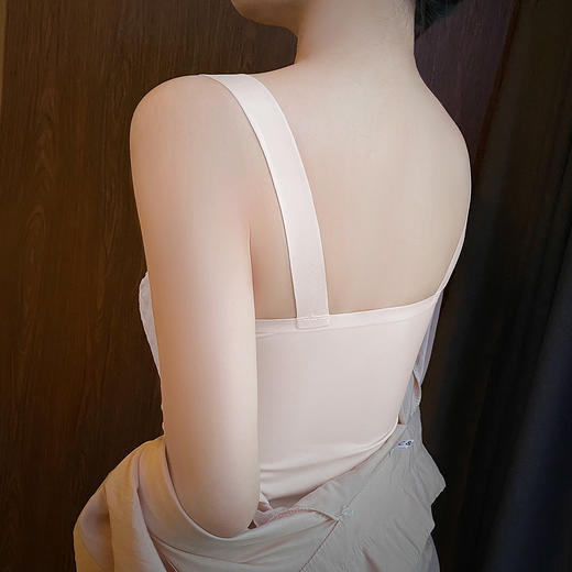 C2-【轻熟女神内搭神器】性感蕾丝吊带背心女带胸垫外穿打底美背内衣  云蝉梦羽 商品图5