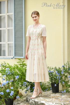 粉红玛琍连衣裙