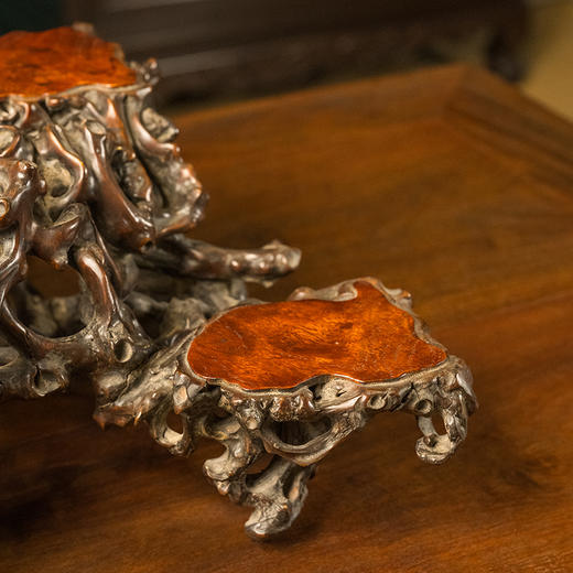 清 黄杨木透雕根结形三连座 商品图4