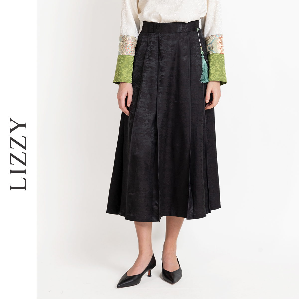 LIZZY 复古新中式轻盈优雅高级感风景图案提花马面裙8017