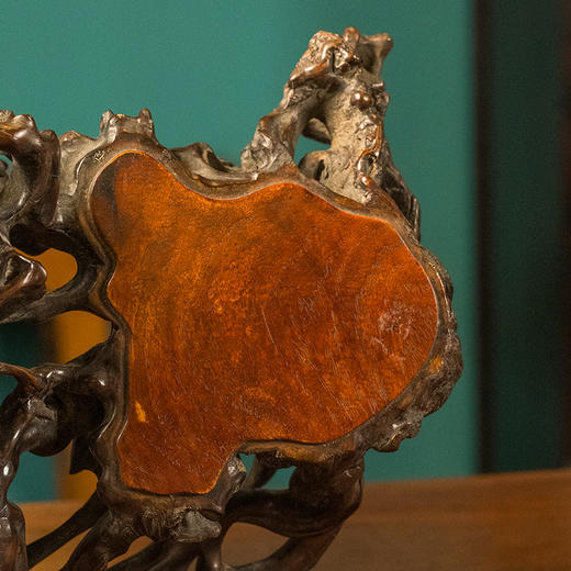 清 黄杨木透雕根结形三连座 商品图3