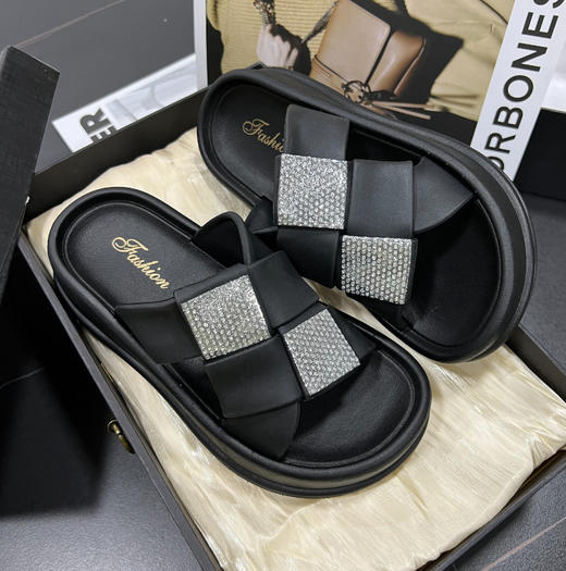 【时尚必备，夏日轻松搭配】仙女必备2024新款厚底凉鞋，轻步踏入夏日，时尚百搭，还能增加身高，献上这款韩版凉拖鞋女防滑，让你成为街头焦点！ 商品图2