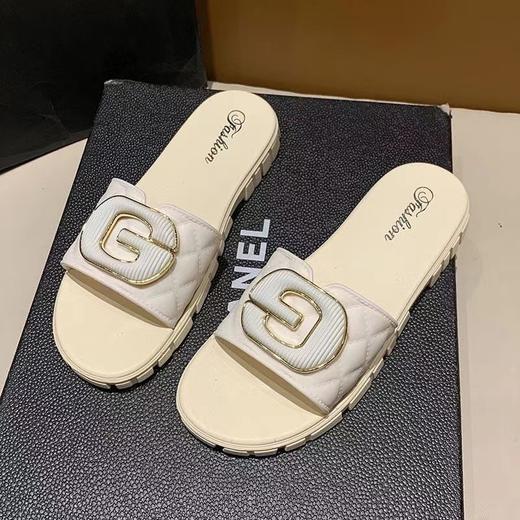 【时尚不凡，舒适百搭】2024夏季新款凉拖鞋！高颜值的ins风，韩国的一字平底设计，时尚又舒适，让你远离脚臭、脚汗的烦恼。享受舒爽的时尚！ 商品图6