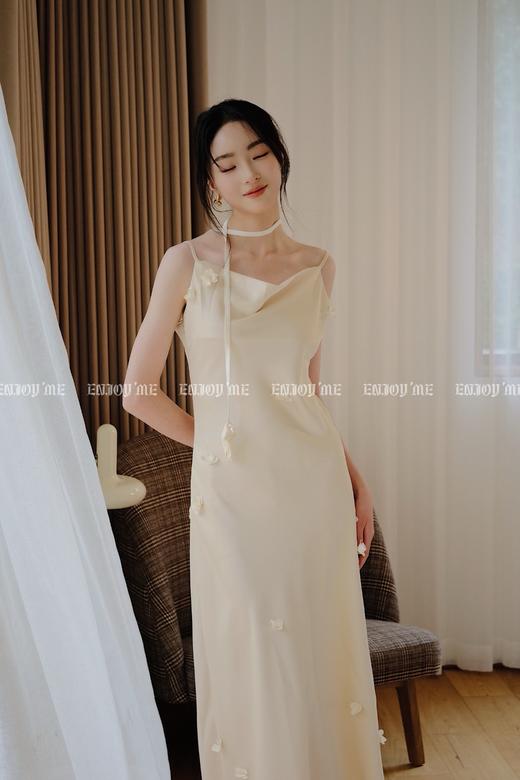 【门店同款】ENJOY春季摩登浪漫-缎面花朵吊带裙 156997020 商品图5
