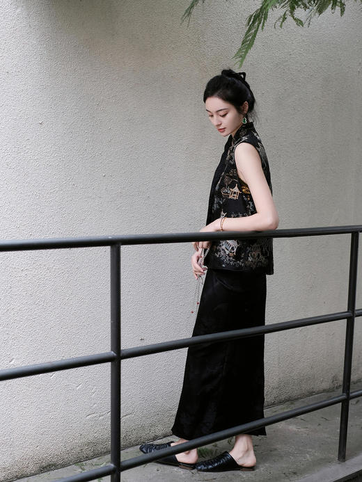 盛唐牡丹 |黑色真丝绡如意湖亭马甲 商品图13