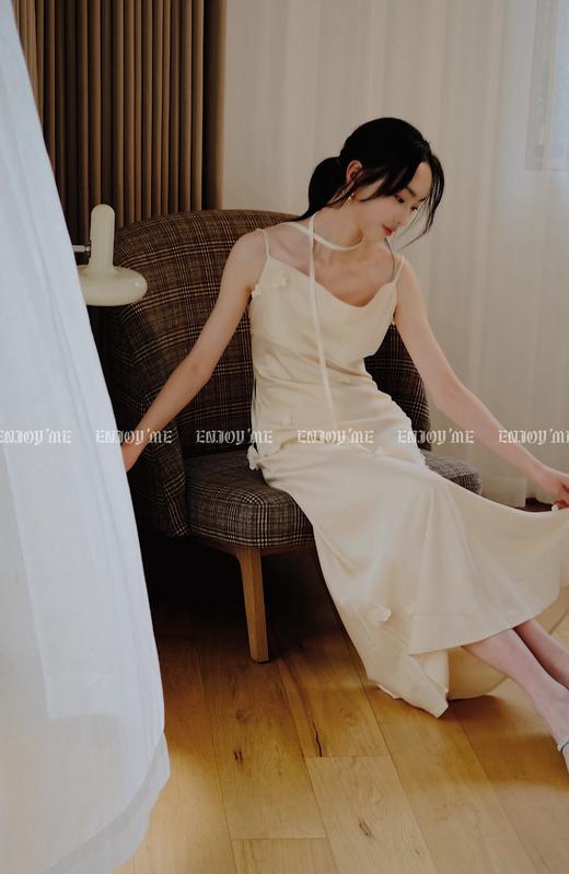 【门店同款】ENJOY春季摩登浪漫-缎面花朵吊带裙 156997020 商品图2