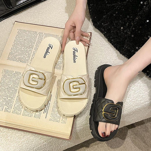 【时尚不凡，舒适百搭】2024夏季新款凉拖鞋！高颜值的ins风，韩国的一字平底设计，时尚又舒适，让你远离脚臭、脚汗的烦恼。享受舒爽的时尚！ 商品图1