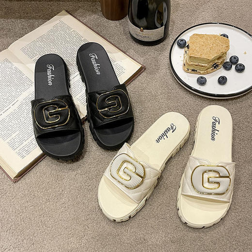 【时尚不凡，舒适百搭】2024夏季新款凉拖鞋！高颜值的ins风，韩国的一字平底设计，时尚又舒适，让你远离脚臭、脚汗的烦恼。享受舒爽的时尚！ 商品图3