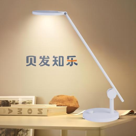 贝发知乐益光谱雀跃护眼台灯。商品支持7天无理由退换，但需用户承担商品来往快递费用。 商品图3