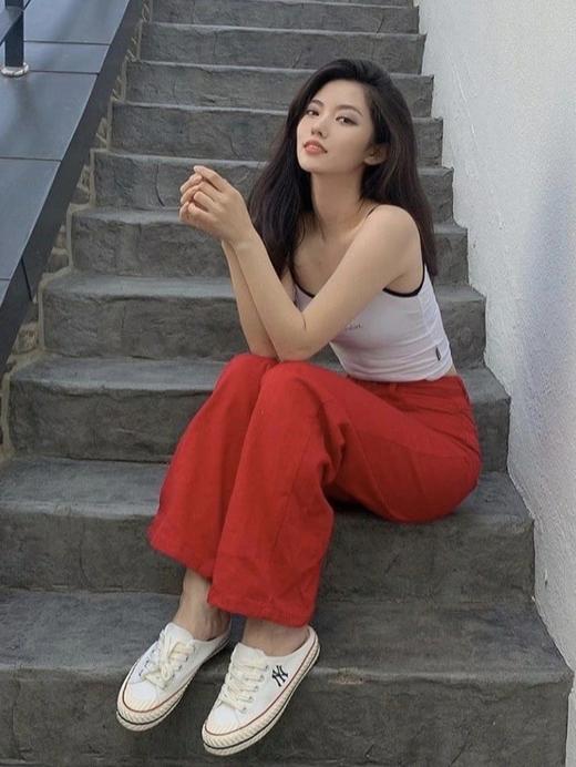 【专属】懒人的夏天，一双半拖鞋就可以走天下！半拖穿起来真的好舒服！疯狂自留！七个配色都好美！夏天搭配裙子、短裤都没问题，还可以配情侣款、闺蜜款哦~让人一秒心动的潮酷单品直接get起来！ 商品图4