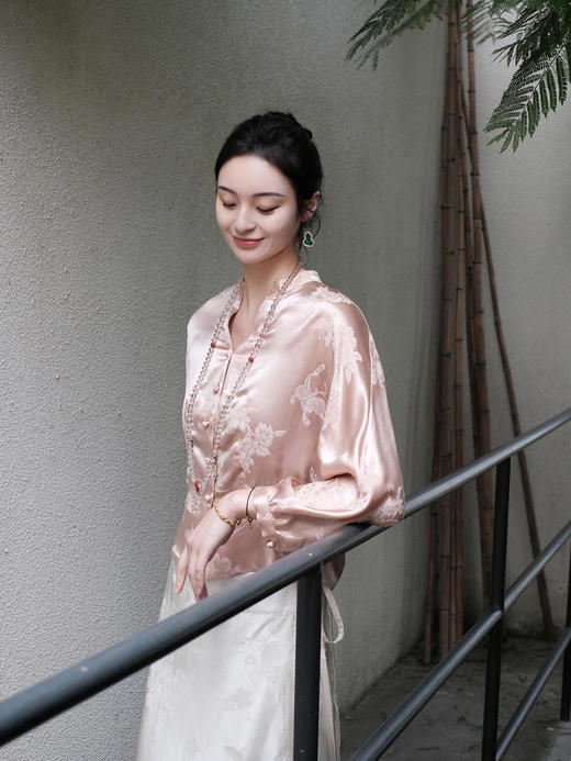 微瑕秒杀|  盛唐牡丹 |玉色冠乐绉蝶恋花上衣[特价品](特殊商品不退不换) 商品图9