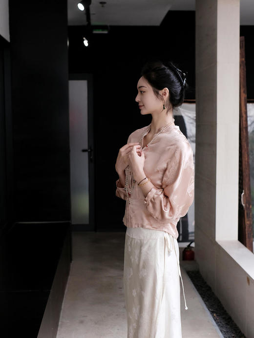 微瑕秒杀|  盛唐牡丹 |玉色冠乐绉蝶恋花上衣[特价品](特殊商品不退不换) 商品图6