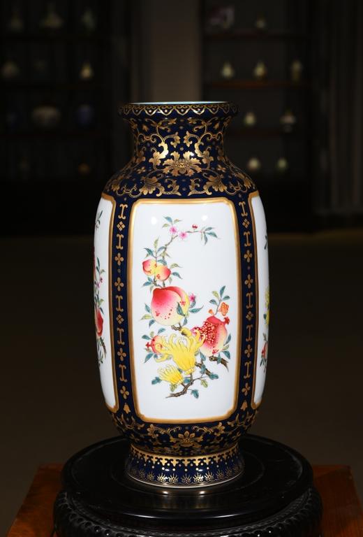 霁蓝描金粉彩福寿三多图纹瓶 商品图0